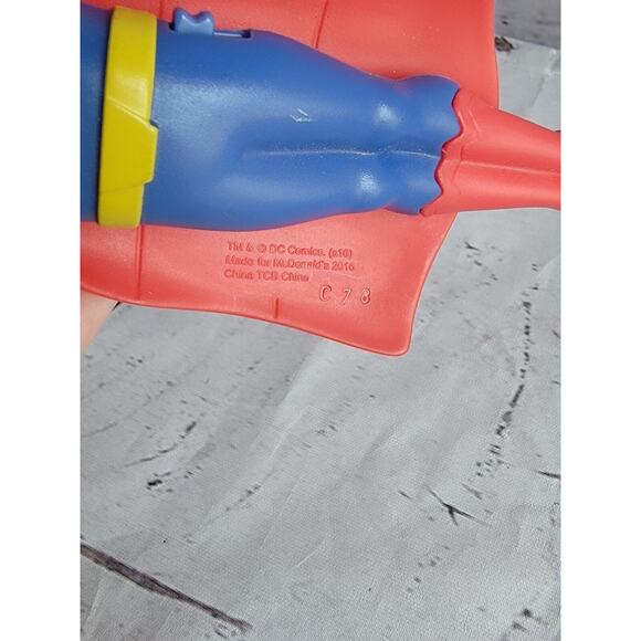 2016 5 Inches Flying Superman McDonald's Happy Meal Toy DC Comics Action Figure - Picture 3 of 5